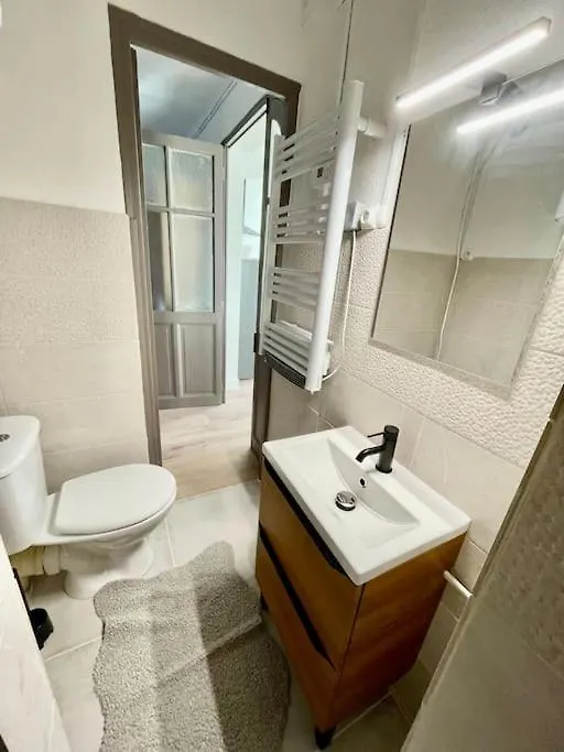 Appartement Ensoleille マノスク 0*,